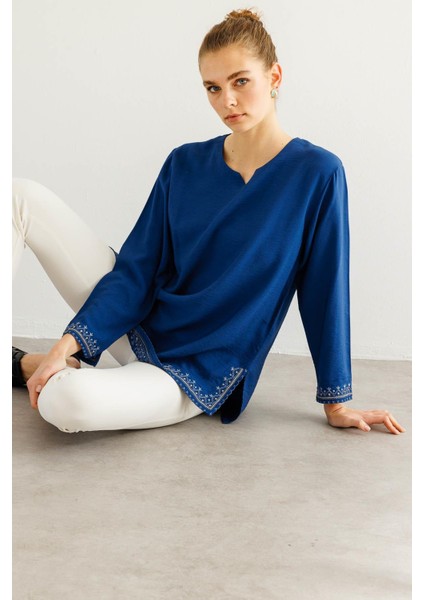 Kadın Kolu ve Eteği Yırtmaçlı Eteği Nakışlı Bluz Indigo