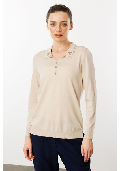 Kadın Polo Yaka Yakası Nakışlı Bluz Bej