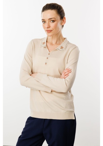 Kadın Polo Yaka Yakası Nakışlı Bluz Bej fiyatları