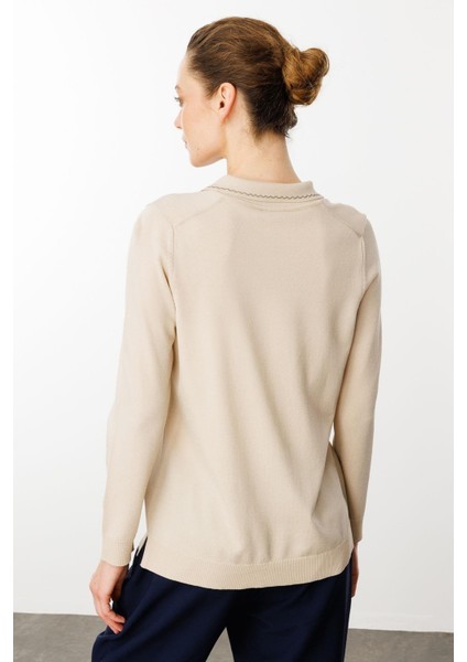 Kadın Polo Yaka Yakası Nakışlı Bluz Bej modelleri