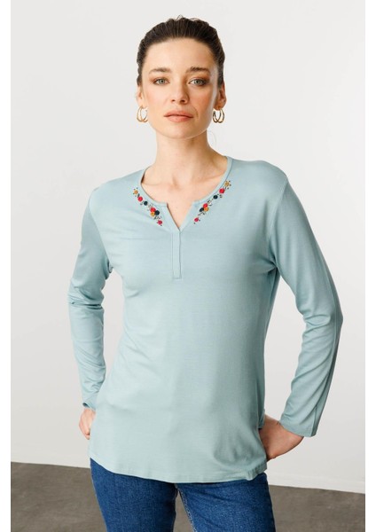 Kadın Sıfır Yaka El Nakışı Işlemeli Bluz Mint