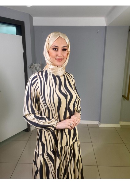 Viscon Lyrca Yamuk Çizgi Desenli Karyokalı Elbise