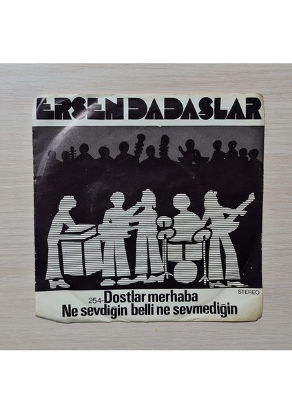 - Dostlar Merhaba - Ne Sevdiğin Belli Ne Sevmediğin - 1975 - Dönem Baskı Plak - 45LIK - Kırkbeşlik