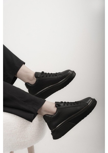 Adriana Taban Metal Şerit Detaylı Kadın Spor Ayakkabı Siyah