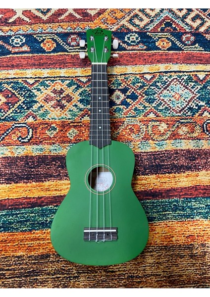 Puka Yeşil Ukulele 54CM (Kılıf Pena Dahil)