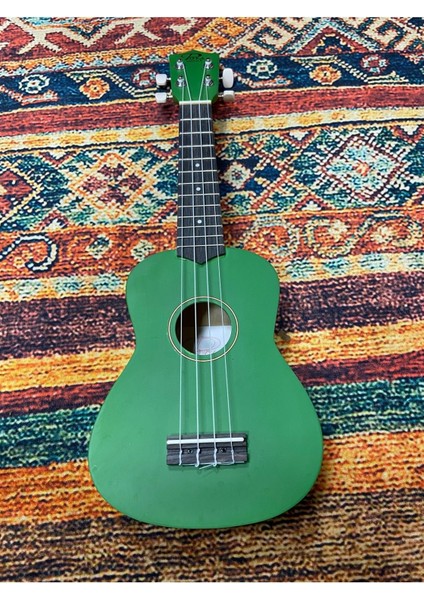 Puka Yeşil Ukulele 54CM (Kılıf Pena Dahil) fiyatları
