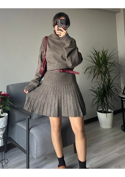 Kadın Kahverengi Kalın Kışlık Kazak ve Pileli Mini Etek Ikili Takım Pamuk Kışlık Boğazlı Alt Üst Triko Takım indirimleri