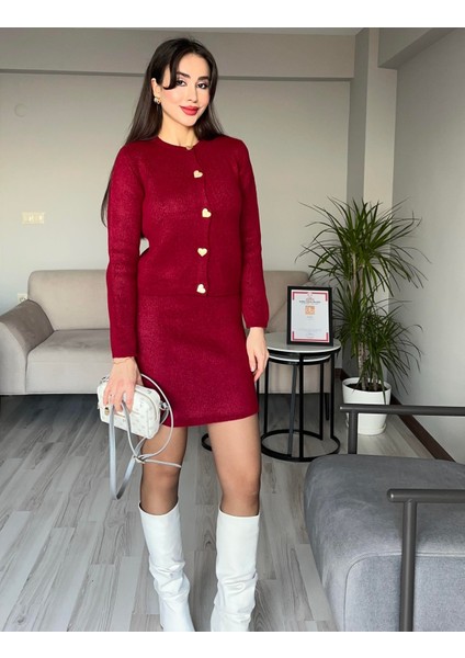 Kadın Bordo Amora Kalın Triko Kumaş Yün Karışımlı Gold Kalp Düğmeli Hırka Mini Etek Ikili Takım modelleri