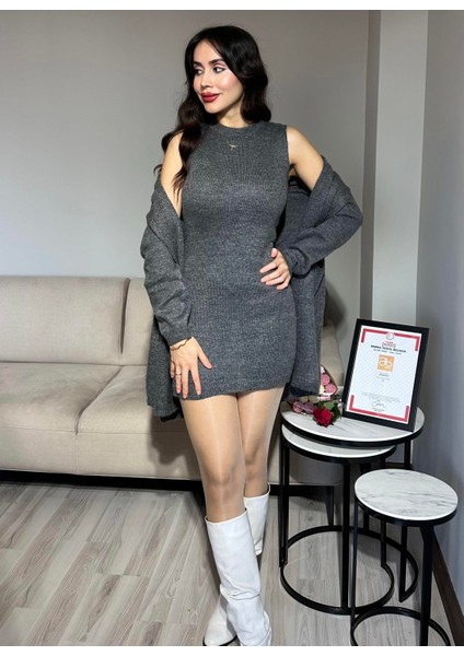 Kadın Yün Kaşmir Mini Triko Elbise ve Hırka Yanları Cepli Ikili Takım Triko Elbise Alt Üst Takım