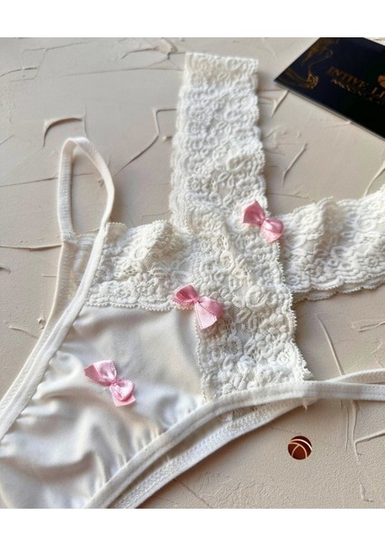 Passione Beyaz Yüksek Bel Dantel ve Pembe Kurdele Detaylı Yanları Cut-Out Tanga