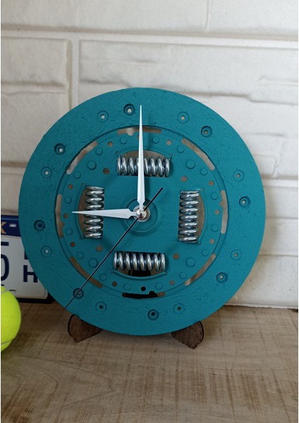 Araba Parçasından Tasarlanmış Duvar ve Masa Saati