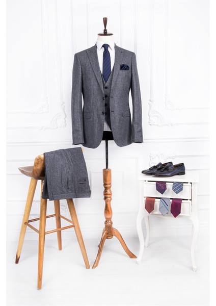 Erkek Slim Fit Sivri Yaka Açık Gri Yelekli Takım Elbise