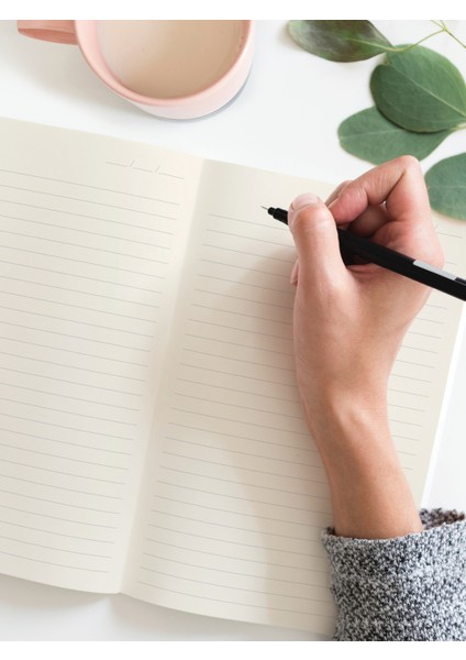 Müzik Dinleyen Kedi Tasarımlı Çizgili Not Defteri – 13x21cm Sert Kapak 192 Sayfa indirimleri