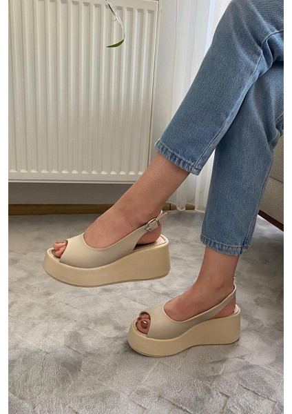 Kadın Lola Bej Cilt Önü ve Arkası Acık Kalın Taban Sandalet