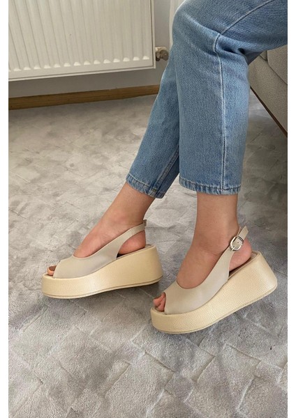 Kadın Lola Bej Cilt Önü ve Arkası Acık Kalın Taban Sandalet fiyatları