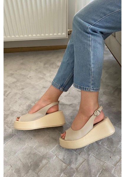 Kadın Lola Bej Cilt Önü ve Arkası Acık Kalın Taban Sandalet fırsatları