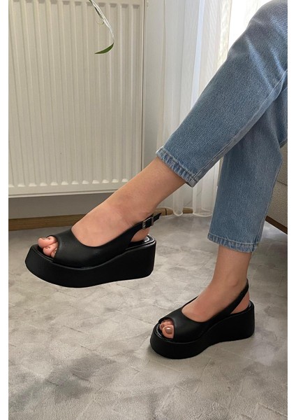 Kadın Lola Siyah Cilt Önü ve Arkası Acık Kalın Taban Sandalet