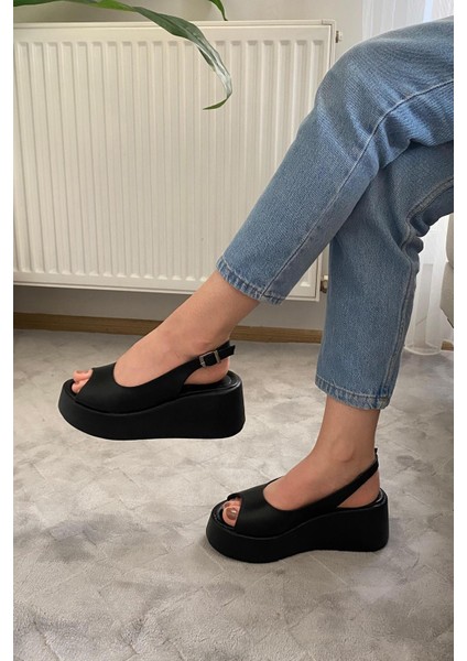 Kadın Lola Siyah Cilt Önü ve Arkası Acık Kalın Taban Sandalet fiyatları