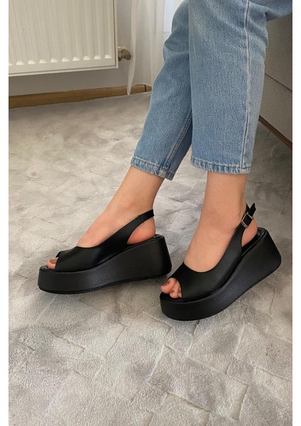 Kadın Lola Siyah Cilt Önü ve Arkası Acık Kalın Taban Sandalet modelleri