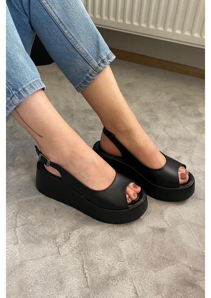 Kadın Lola Siyah Cilt Önü ve Arkası Acık Kalın Taban Sandalet fırsatları