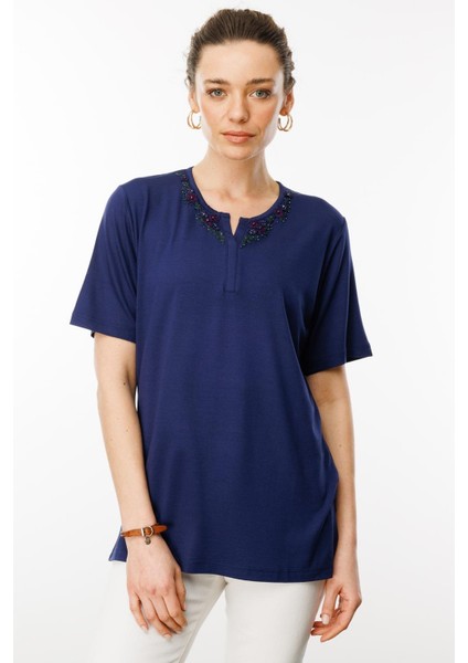 Kadın Açma Yaka Dantel Çiçek Işlemeli Penye T-Shirt Lacivert indirimleri