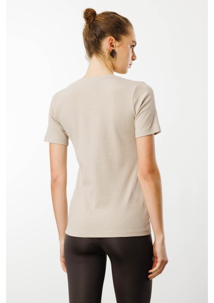 Kadın Açma Yaka Boncuk Işlemeli T-Shirt Bej fırsatları