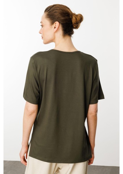 Kadın Açma Yaka Dantel Çiçek Işlemeli Penye T-Shirt Haki fırsatları