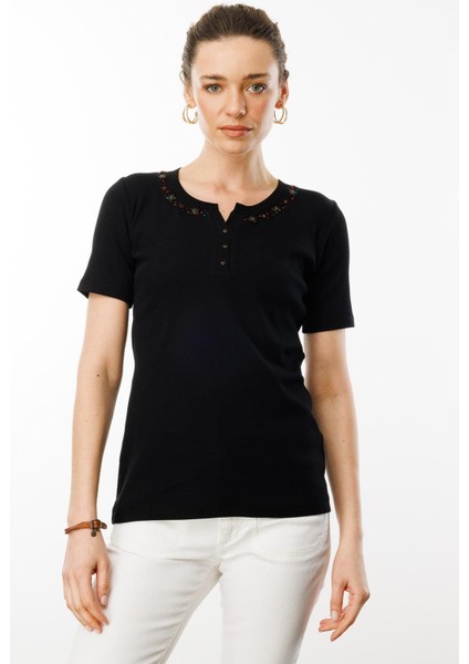 Kadın Açma Yaka Boncuk Işlemeli T-Shirt Siyah indirimleri