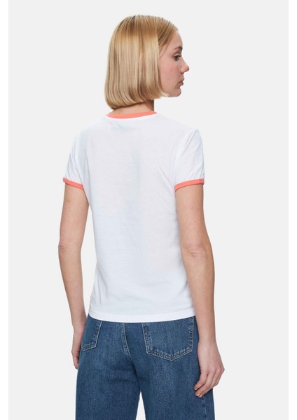 Savannah Beyaz Bisiklet Yaka Baskılı Standard Fit Kadın Tshirt fırsatları