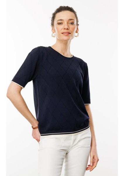 Kadın Sıfır Yaka Baklava Desenli T-Shirt Lacivert fırsatları