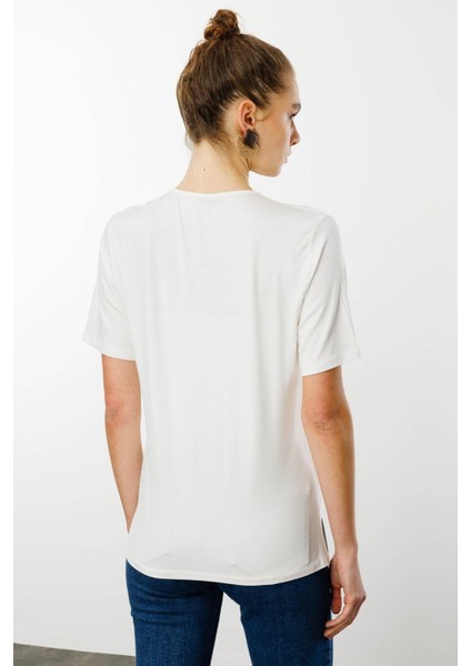 Kadın Açma Yaka Nakış Işlemeli Penye T-Shirt Ekru fırsatları