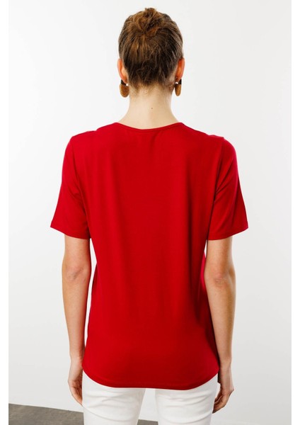 Kadın Açma Yaka Nakış Işlemeli Penye T-Shirt Kırmızı modelleri