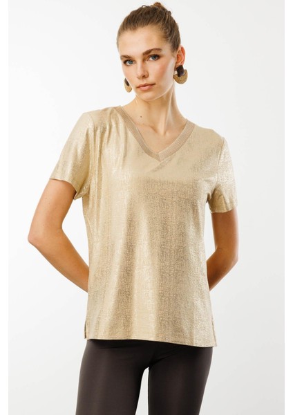 Kadın V Yaka Parlak Baskılı Penye T-Shirt Vizon