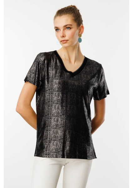 Kadın V Yaka Parlak Baskılı Penye T-Shirt Siyah