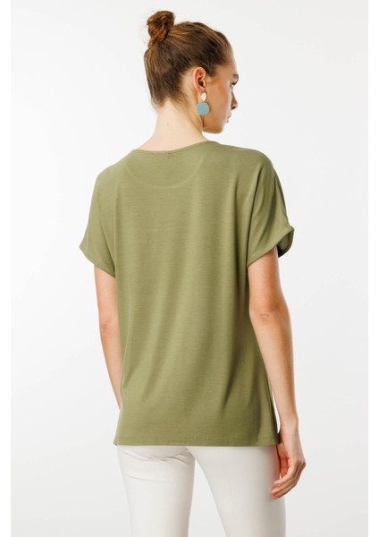 Kadın Sıfır Yaka Önü Cepli Penye T-Shirt Haki indirimleri