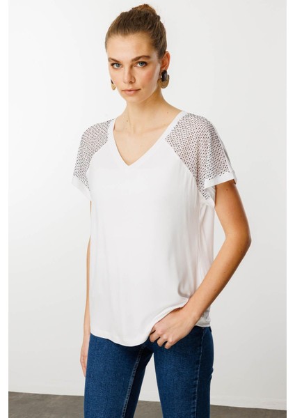 Kadın V Yaka Omuzları Taş Baskılı Penye T-Shirt Beyaz modelleri
