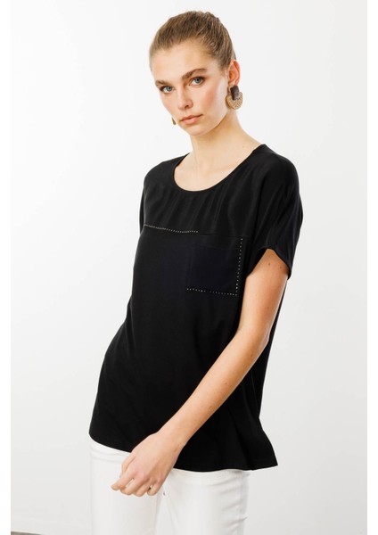 Kadın Sıfır Yaka Önü Cepli Penye T-Shirt Siyah fırsatları