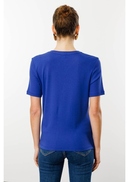 Kadın Omzu ve Yaka Kenarı Işlemeli Pamuklu Tshirt Saks fırsatları