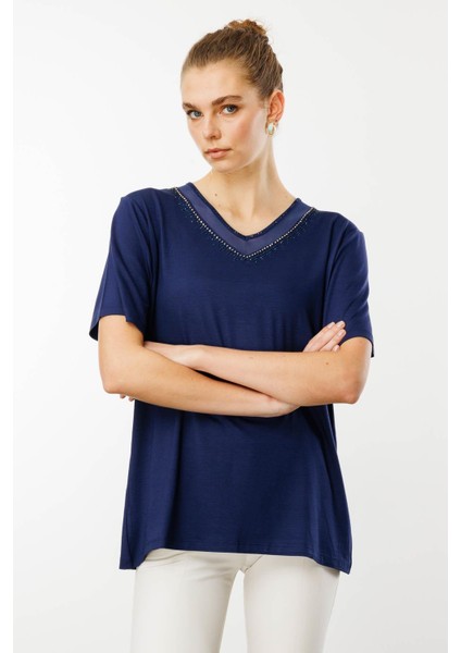 Kadın V Yaka Yakası Taşlı Penye T-Shirt Lacivert fırsatları