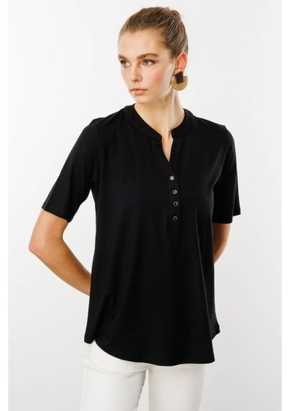 Kadın Yakası Düğmeli Penye T-Shirt Siyah fiyatları