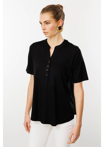 Kadın Yakası Düğmeli Penye T-Shirt Siyah modelleri