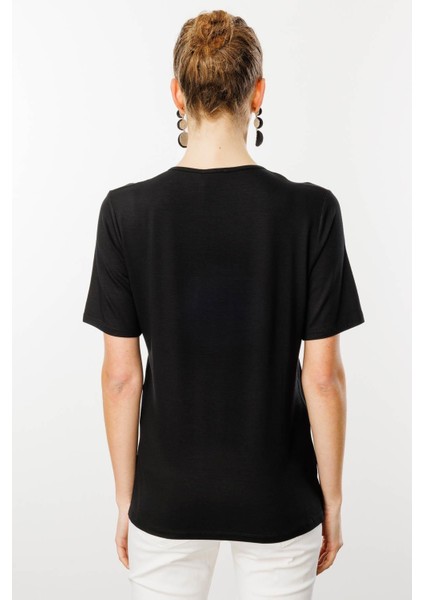 Kadın Açma Yaka Nakış Işlemeli Penye T-Shirt Siyah modelleri