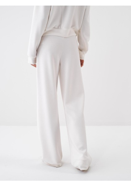 Kadın Beyaz Oversize Modal Pantolon fırsatları