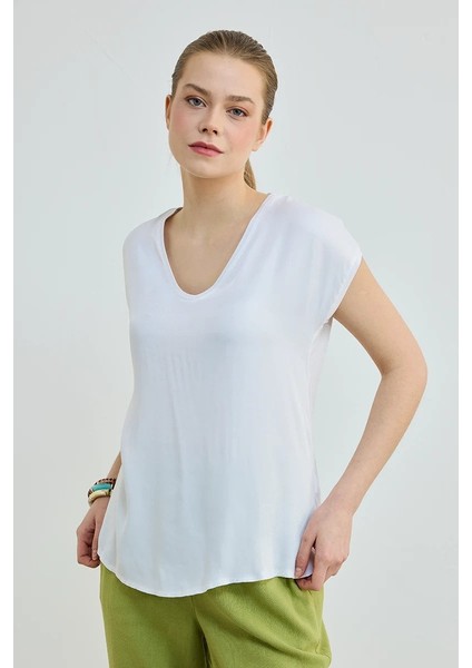 V Yaka Önü Saten Tshirt - Beyaz