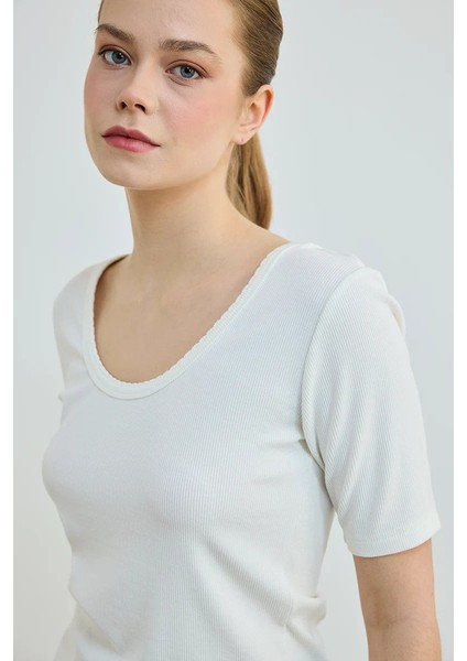 Yakası Dilimli Viskon T-Shirt - Ekru fiyatları