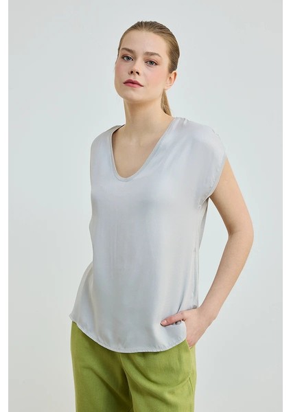 V Yaka Önü Saten Tshirt - Taş fiyatları