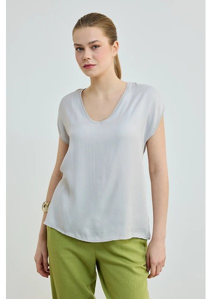 V Yaka Önü Saten Tshirt - Taş