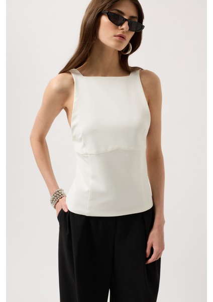 Sırt Kurdele Detay Beyaz Bluz