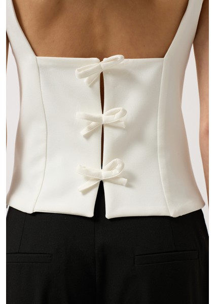 Sırt Kurdele Detay Beyaz Bluz fırsatları