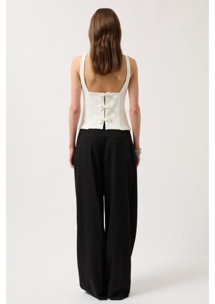 Sırt Kurdele Detay Beyaz Bluz indirimleri